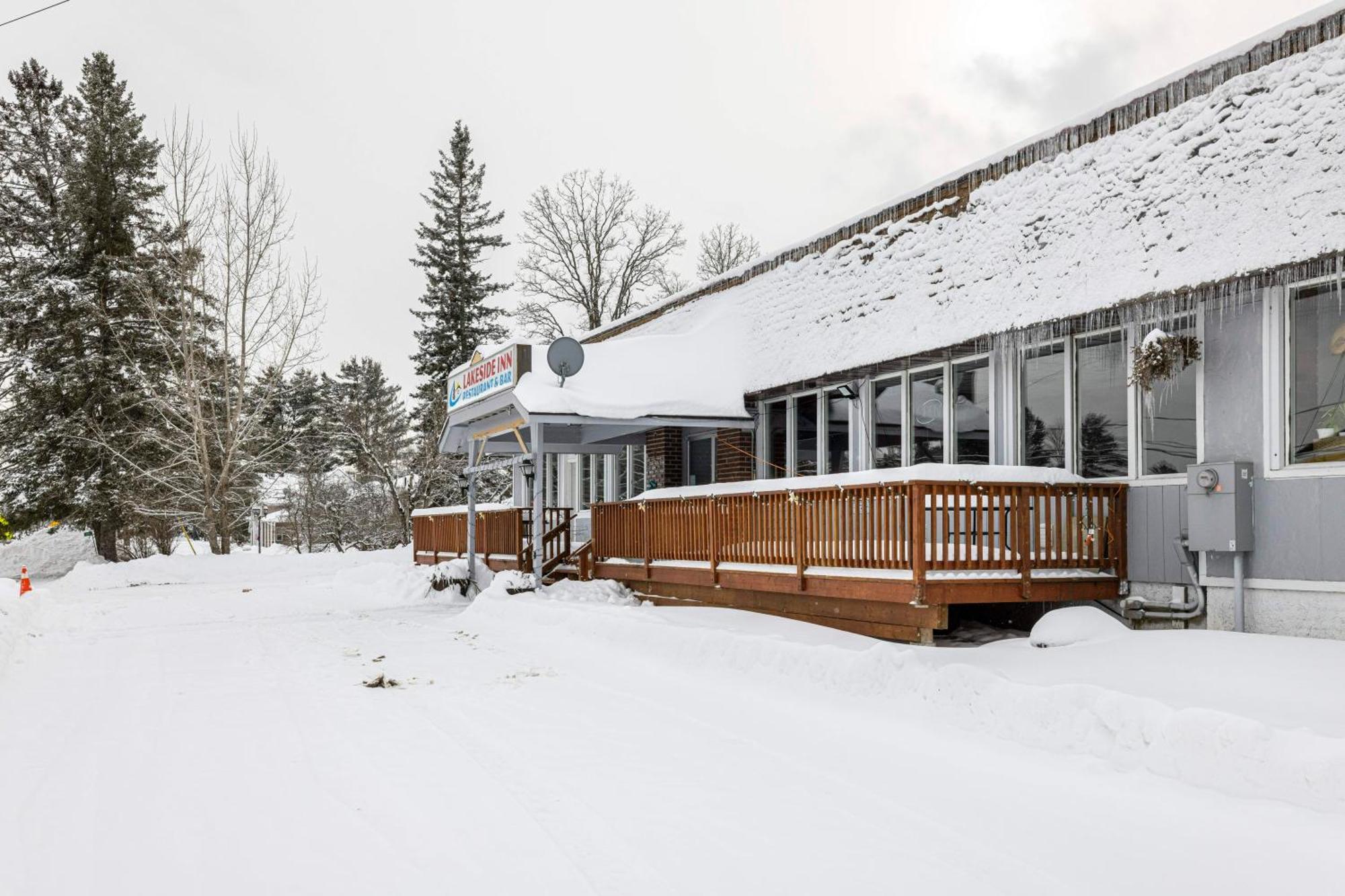 Lakeside Inn Cloyne Zewnętrze zdjęcie